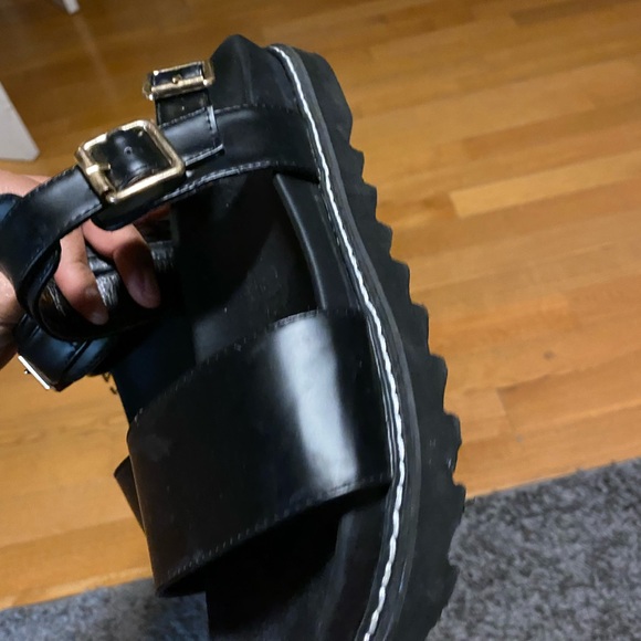 Sandals - Picture 3 of 4